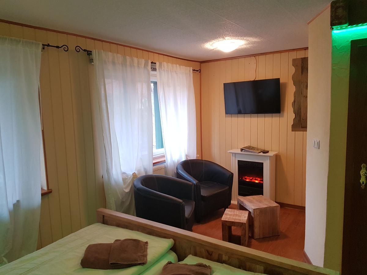 Pension Zum Holzpantoffelmacher Burg  Exterior photo
